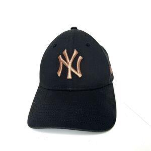 New York Yankees Women's Metallic Rose Gold New Era 9Forty Strap Back Hat Cap